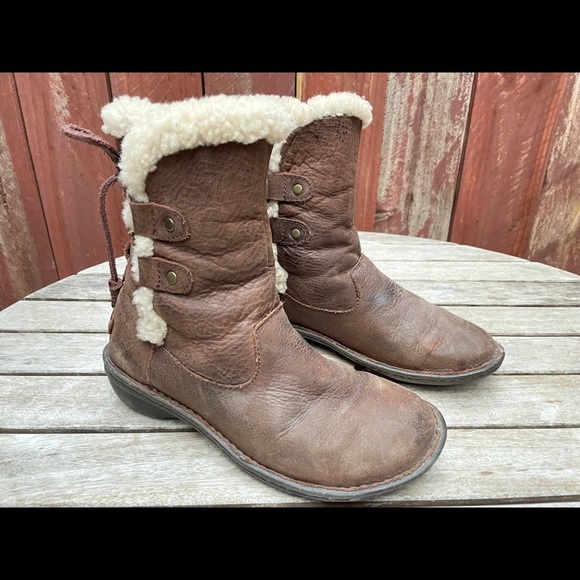 UGG Australia Akadia Shearling Lined Winter Boots - Picture 6 of 9